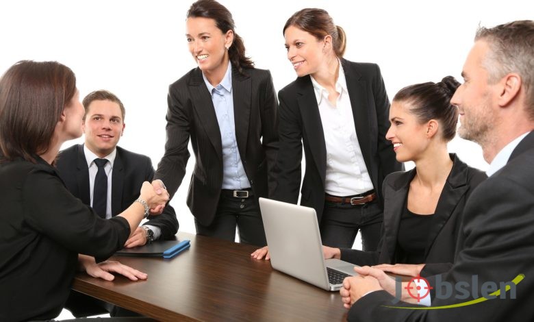 مطلوب تكوين فريق عمل ذكور / وإناث للعمل في وظيفه موظف/ة مبيعات داخل مقر الشركة