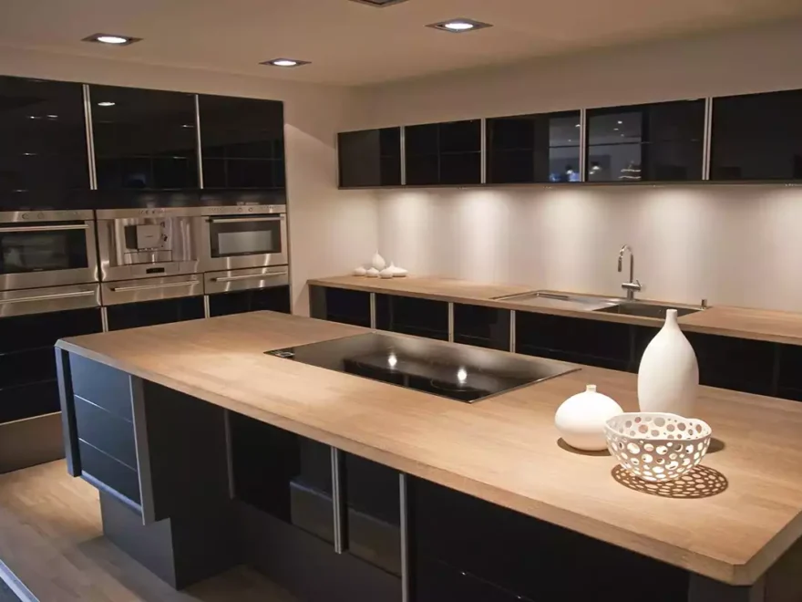 مطلوب (مشرف) تصميم وبيع مطابخ المنيوم للعمل في شركة بمدينة الرياض السعودية